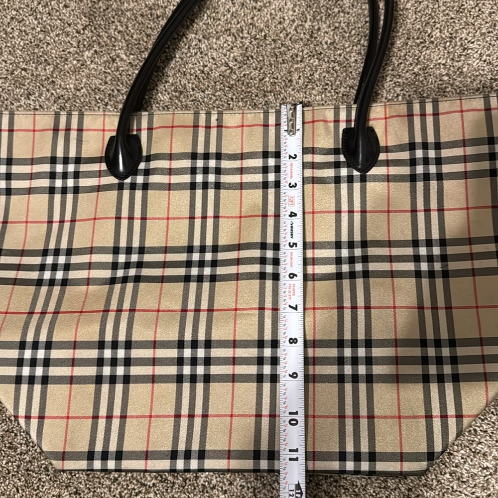 Authentic Burberry Beige Checkered Women's Tote Bag - Picture 15 of 16